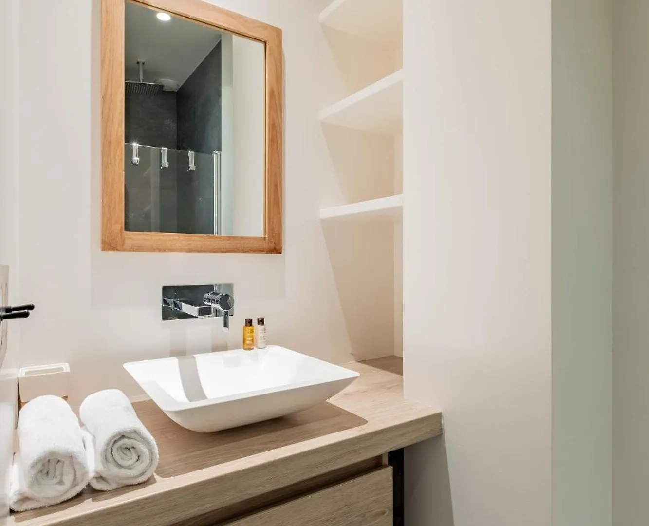 파리 Veeve - Light & Luxe In Les Batignolles 아파트 0*,  프랑스