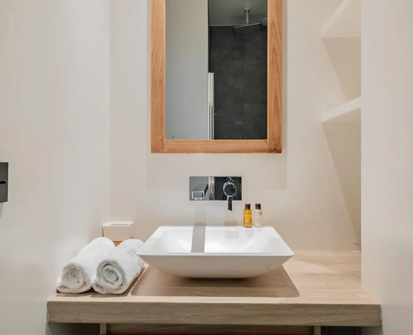 파리 Veeve - Light & Luxe In Les Batignolles 아파트
