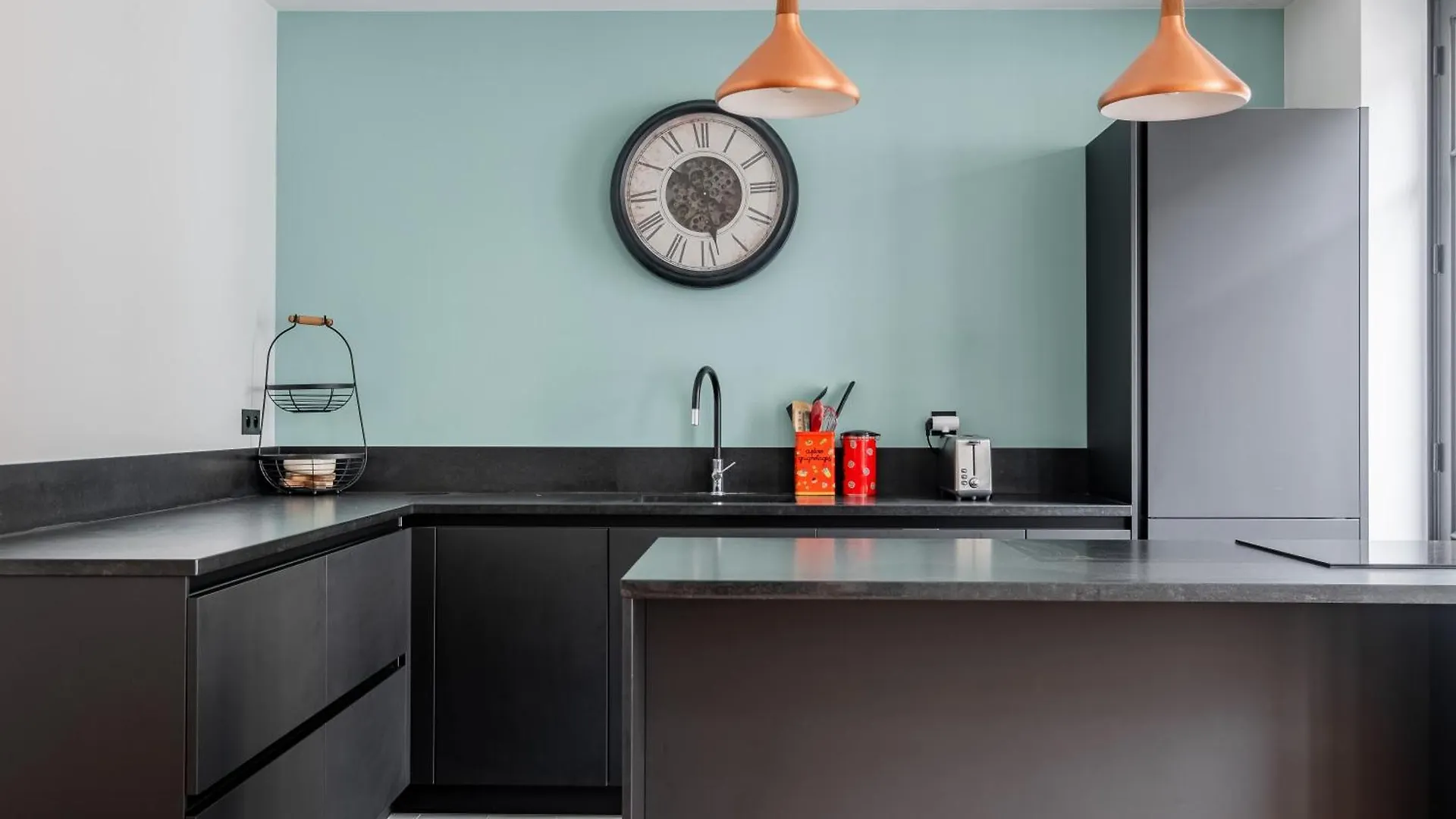 דירות פריז Veeve - Light & Luxe In Les Batignolles