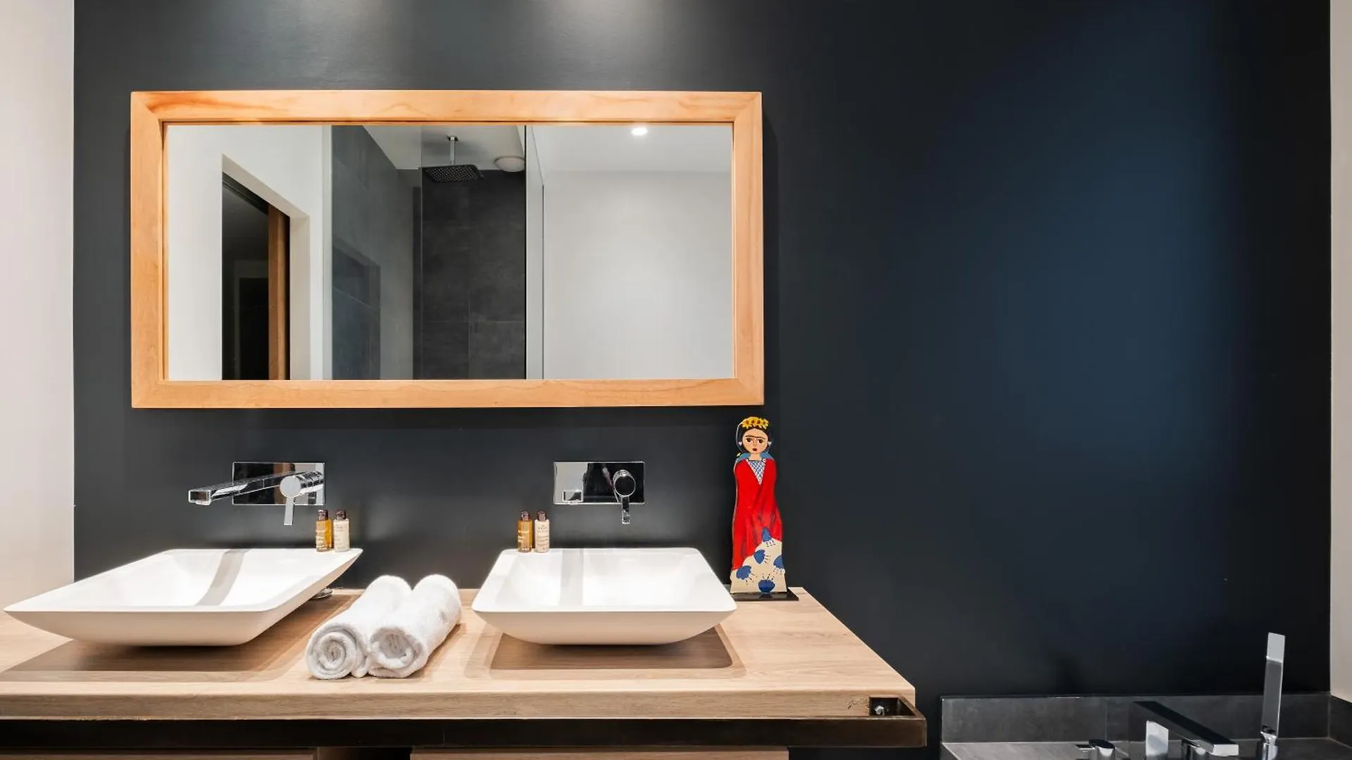 Veeve - Light & Luxe In Les Batignolles Apartment Paris